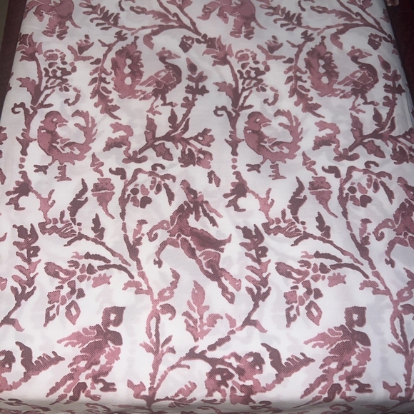 🔥BNWT🔥John Robshaw Textiles Berry and White Euro Sham 24" X 24" - Picture 3 of 6